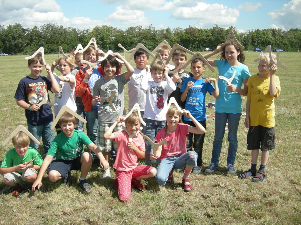 Kindergeburtstag Gießen Marburg Wetzlar Holzwerkstatt basteln Kindergeburtstag Basteln mit Holz in der Holzwerkstatt Bumerangs